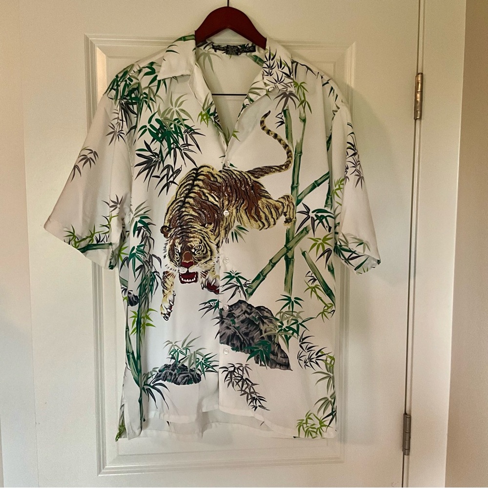 Box Office Island Hawaiian Men's Shirt Size Medium Tiger & Bamboo print
